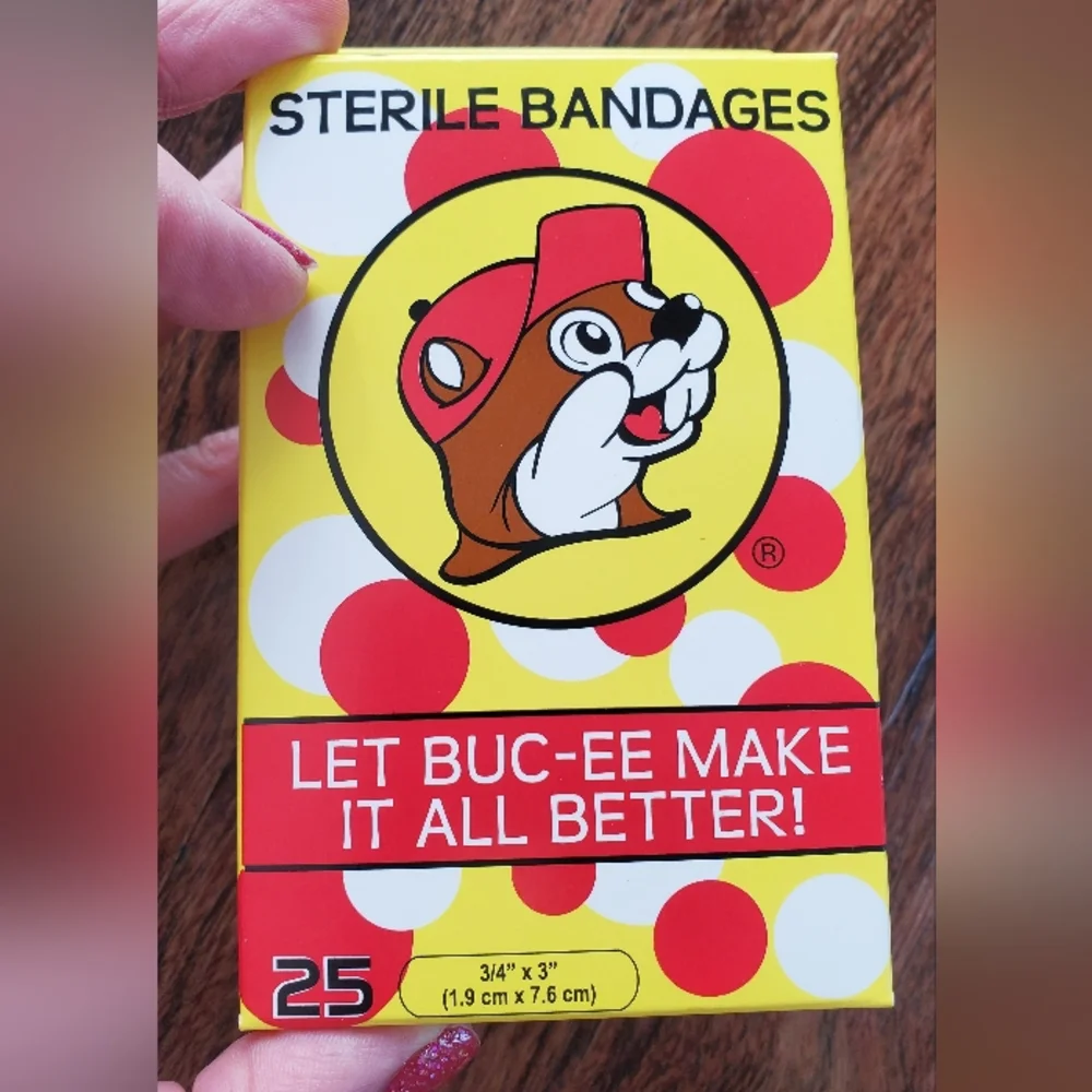 NEW NWT Bucee's Toiletries Bundle